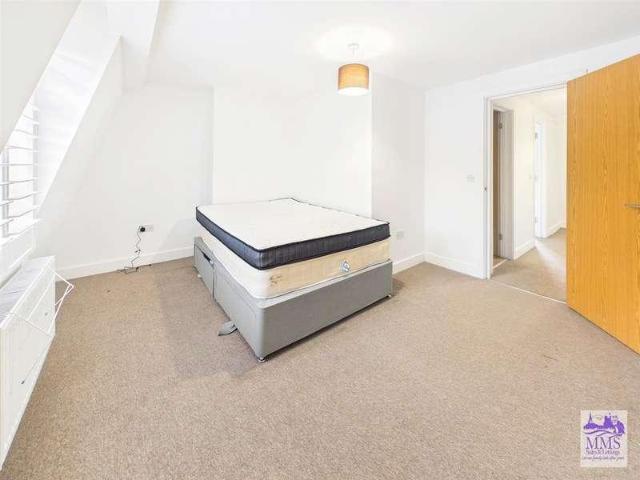 2 bed flat for sale