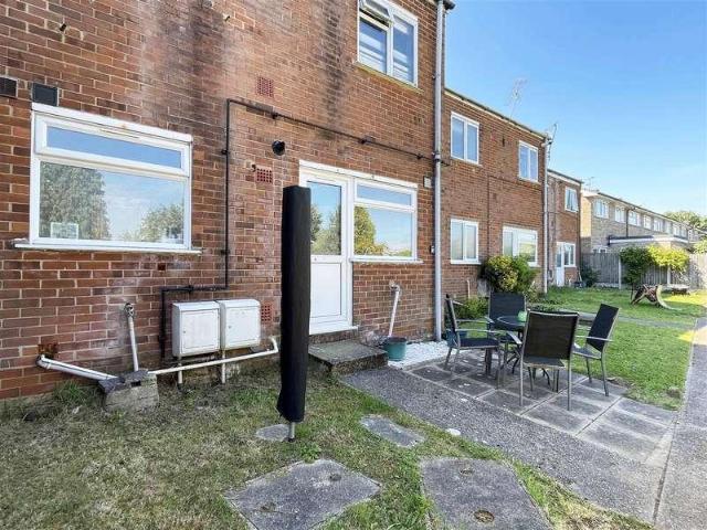 2 bed flat for sale