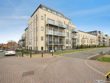 2 bed flat for sale