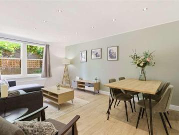 2 bed flat for sale