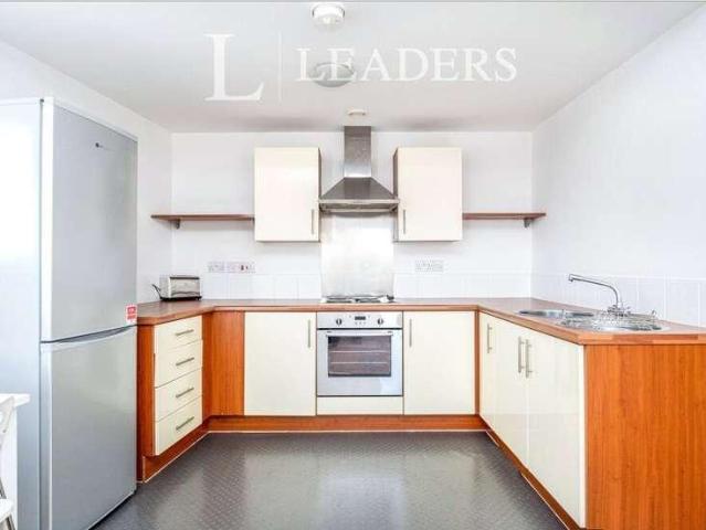 2 bed flat for sale