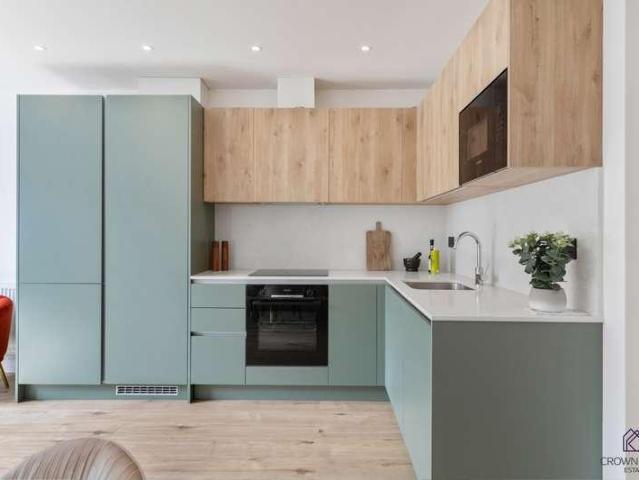 2 bed flat for sale