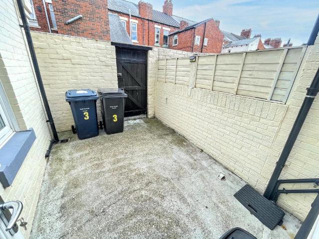 2 bed flat for sale