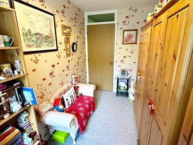 2 bed flat for sale
