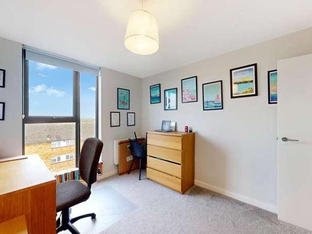 2 bed flat for sale