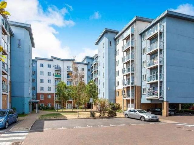 2 bed flat for sale