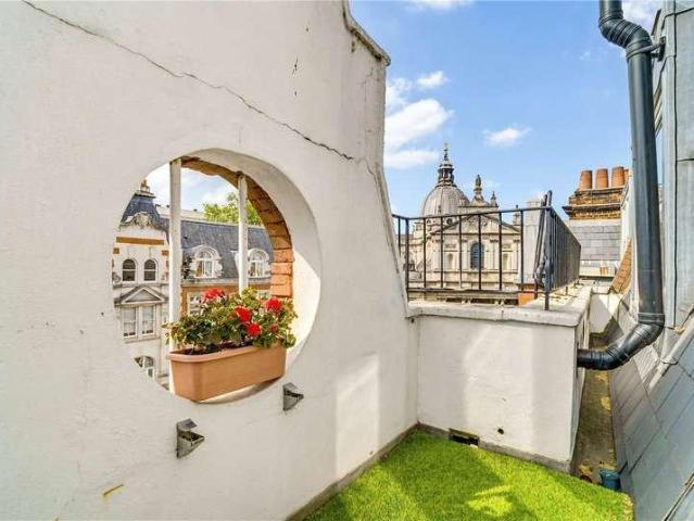 2 bed flat for sale