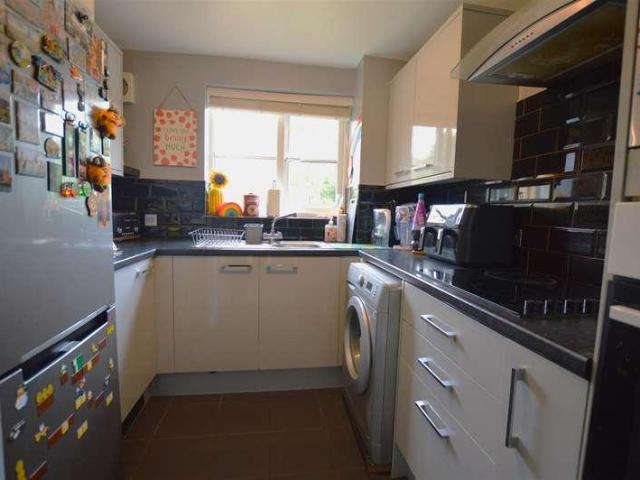 2 bed flat for sale