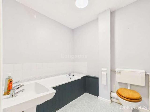 2 bed flat for sale