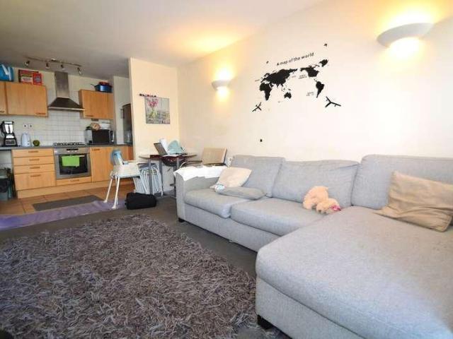 2 bed flat for sale