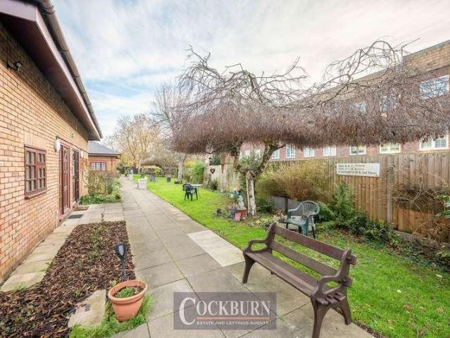 2 bed flat for sale