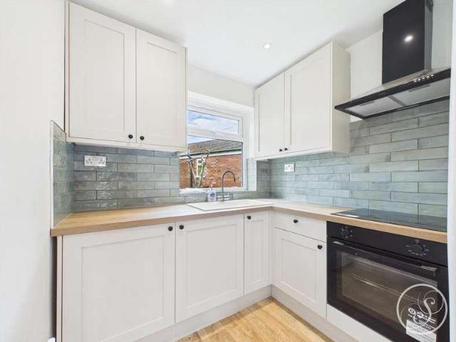2 bed flat for sale