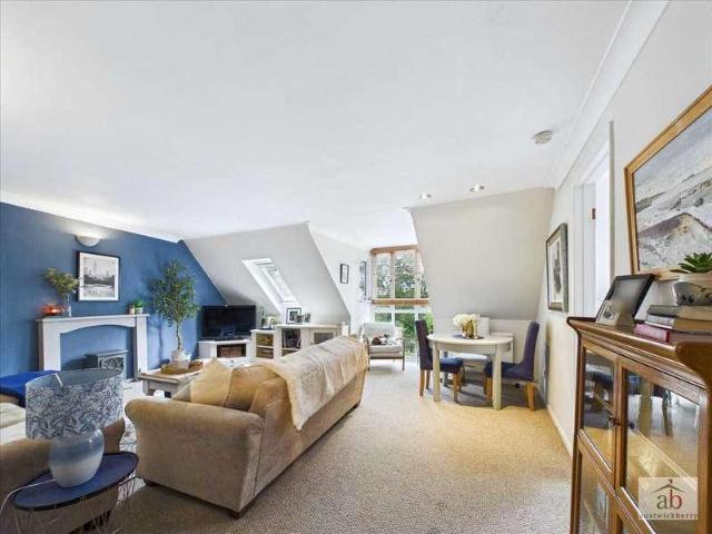2 bed flat for sale