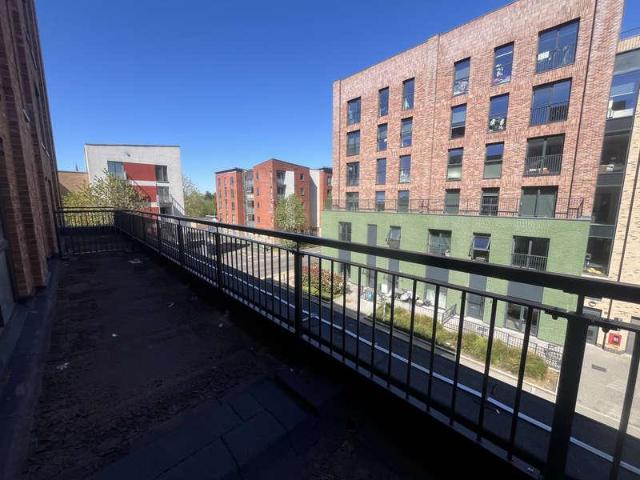 2 bed flat for sale