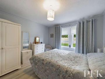 2 bed flat for sale