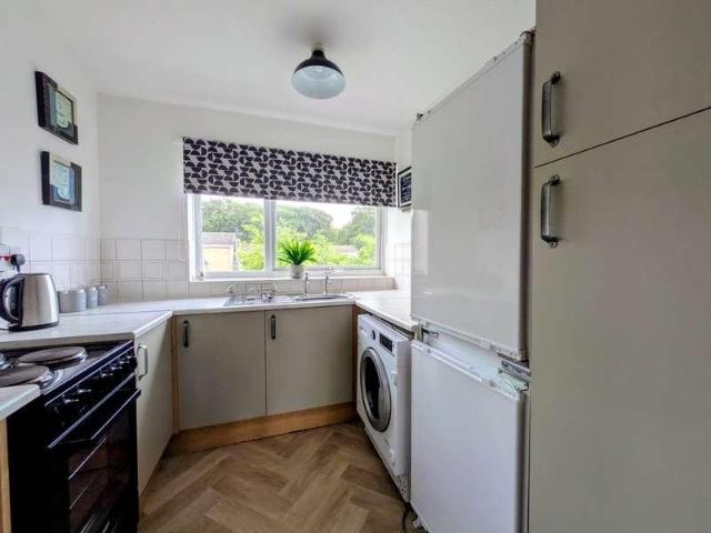 2 bed flat for sale