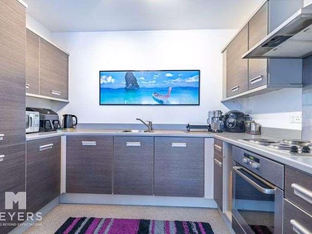 2 bed flat for sale