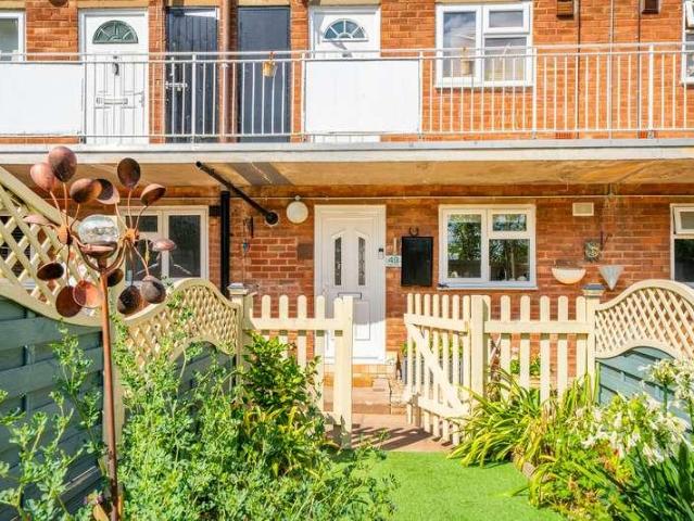 2 bed flat for sale