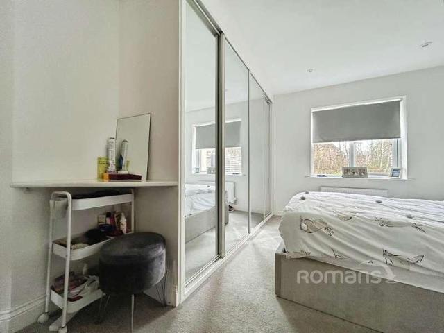 2 bed flat for sale