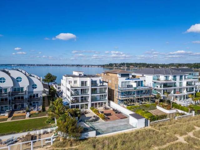 2 bed flat for sale