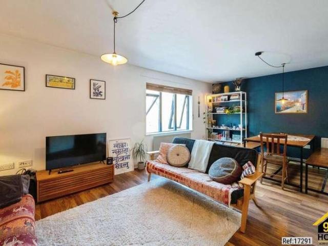 2 bed flat for sale