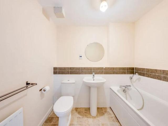 2 bed flat for sale