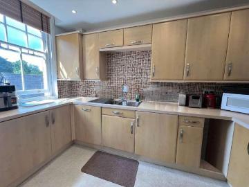 2 bed flat for sale