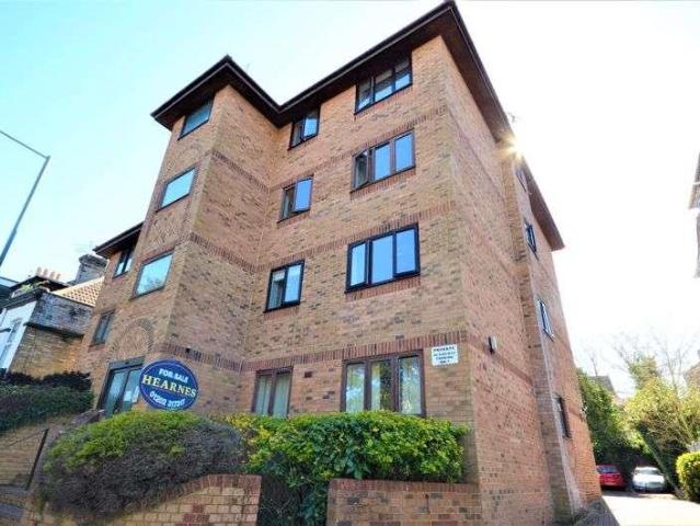 2 bed flat for sale