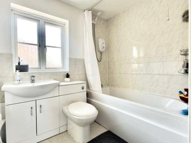 2 bed flat for sale