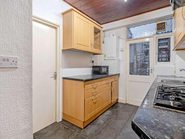2 bed flat for sale