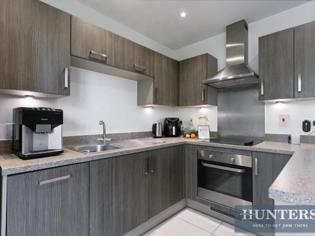 2 bed flat for sale