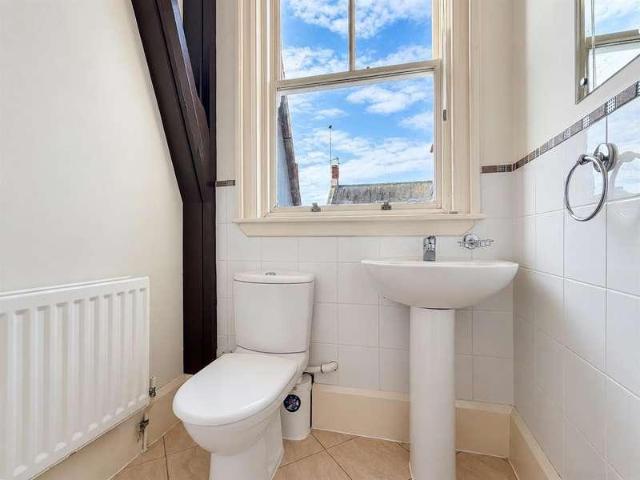 2 bed flat for sale