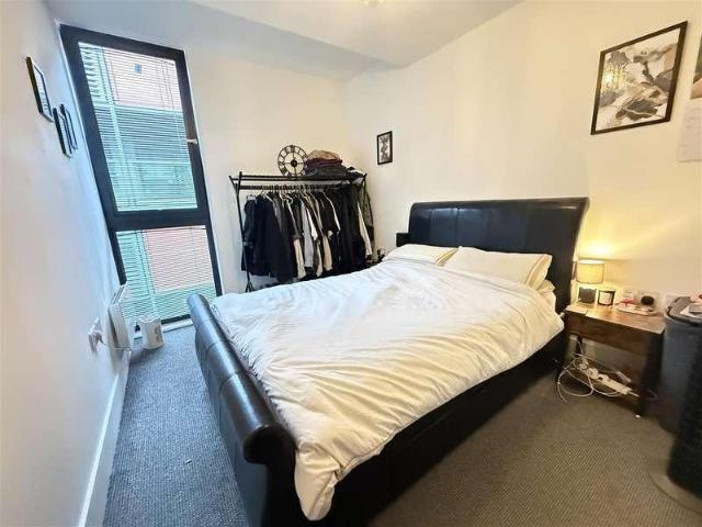 2 bed flat for sale
