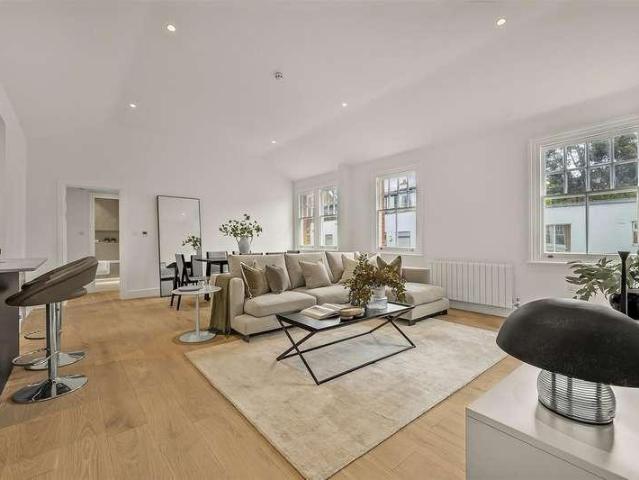 2 bed flat for sale