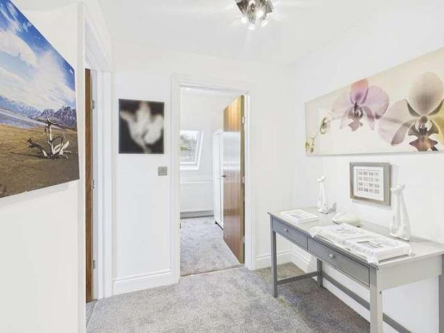 2 bed flat for sale