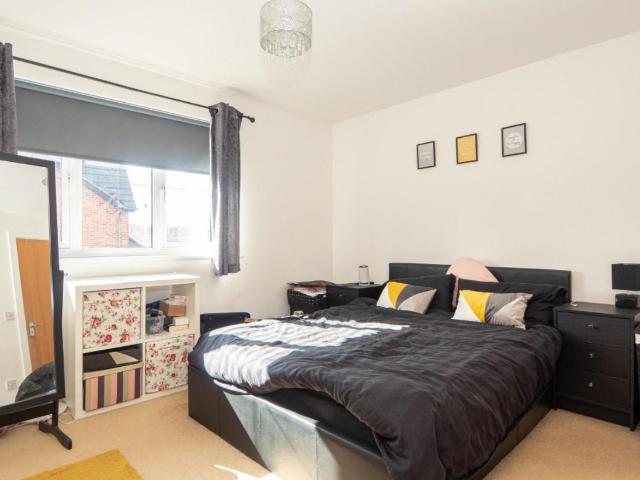 2 bed flat for sale