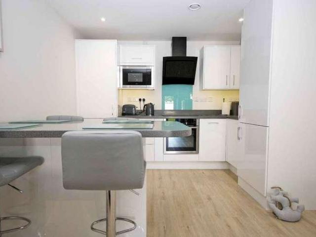 2 bed flat for sale