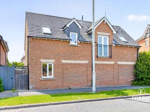 2 bed flat for sale