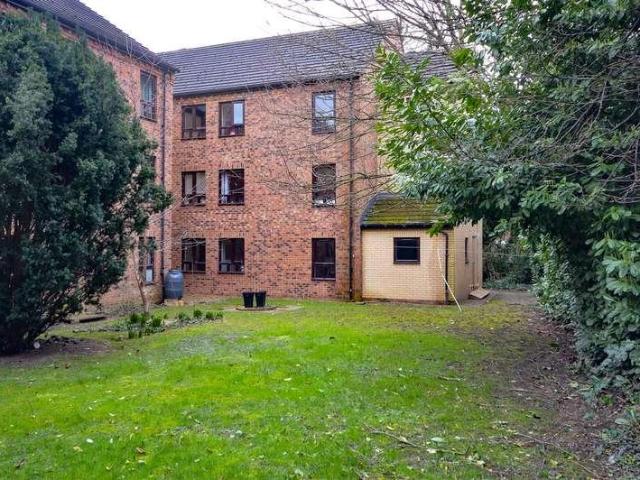 2 bed flat for sale