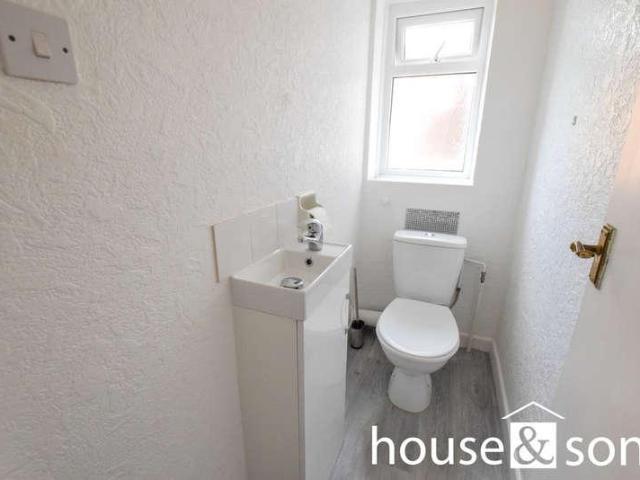 2 bed flat for sale
