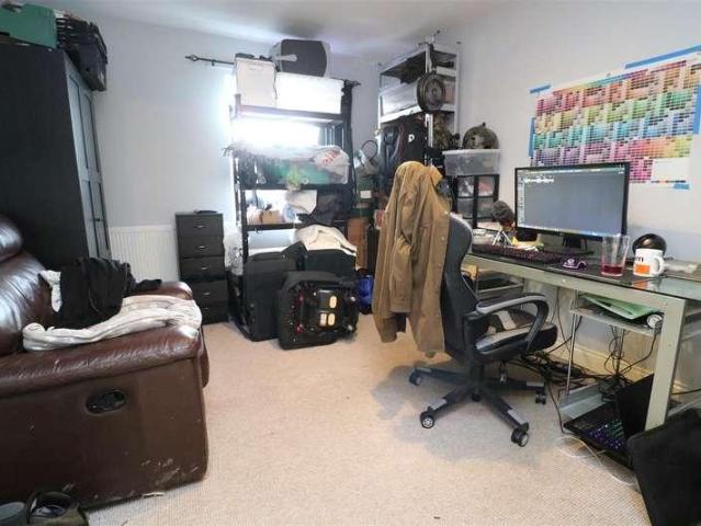 2 bed flat for sale