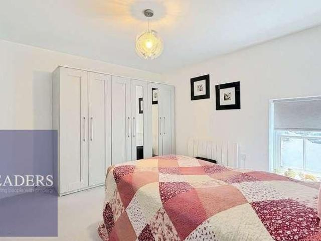 2 bed flat for sale