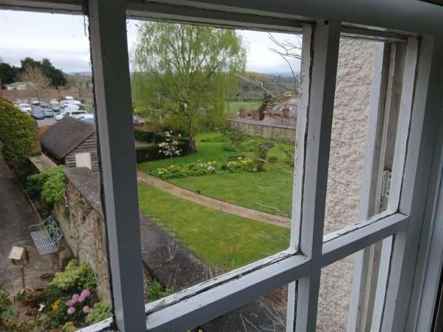 2 bed flat for sale