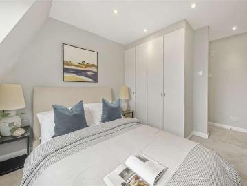 2 bed flat for sale