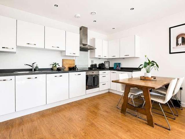 2 bed flat for sale
