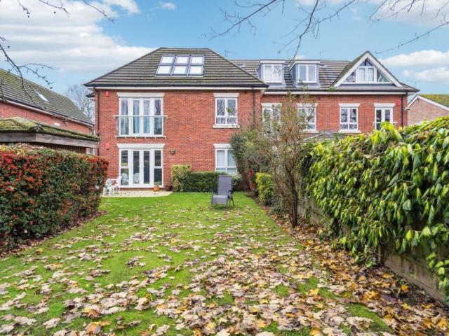 2 bed flat for sale