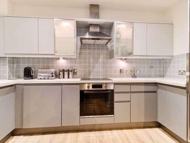 2 bed flat for sale