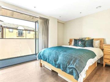 2 bed flat for sale