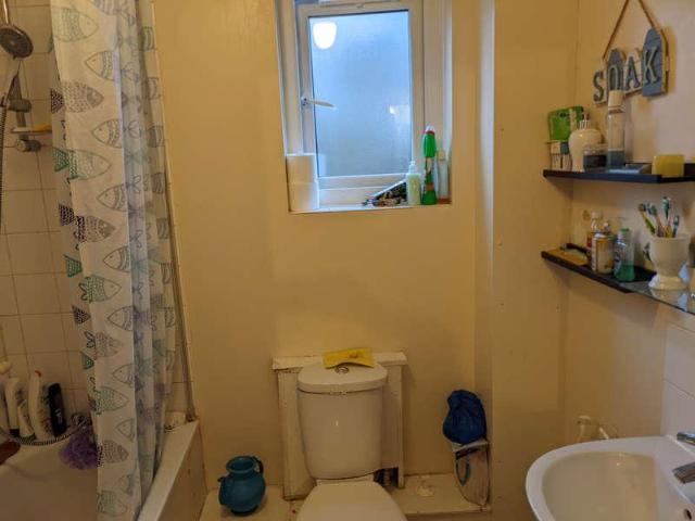 2 bed flat for sale