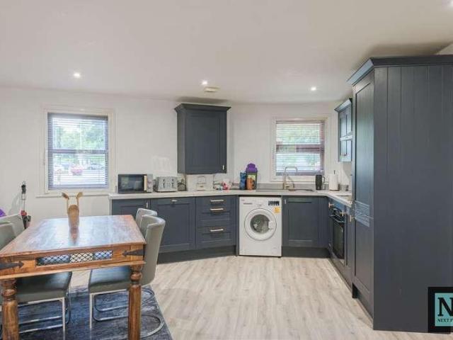 2 bed flat for sale